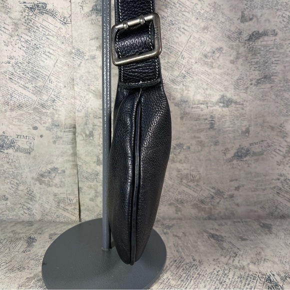 Roots Canada Black Shoulder Bag - Picture 3 of 12